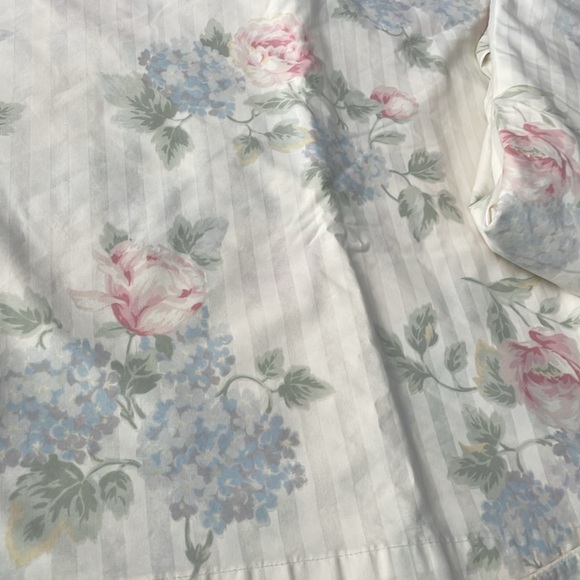 Westpoint Stevens Queen sheet set - Picture 2 of 4